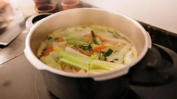 Cara Memanaskan Makanan agar Tidak Cepat Basi dan Tetap Lezat