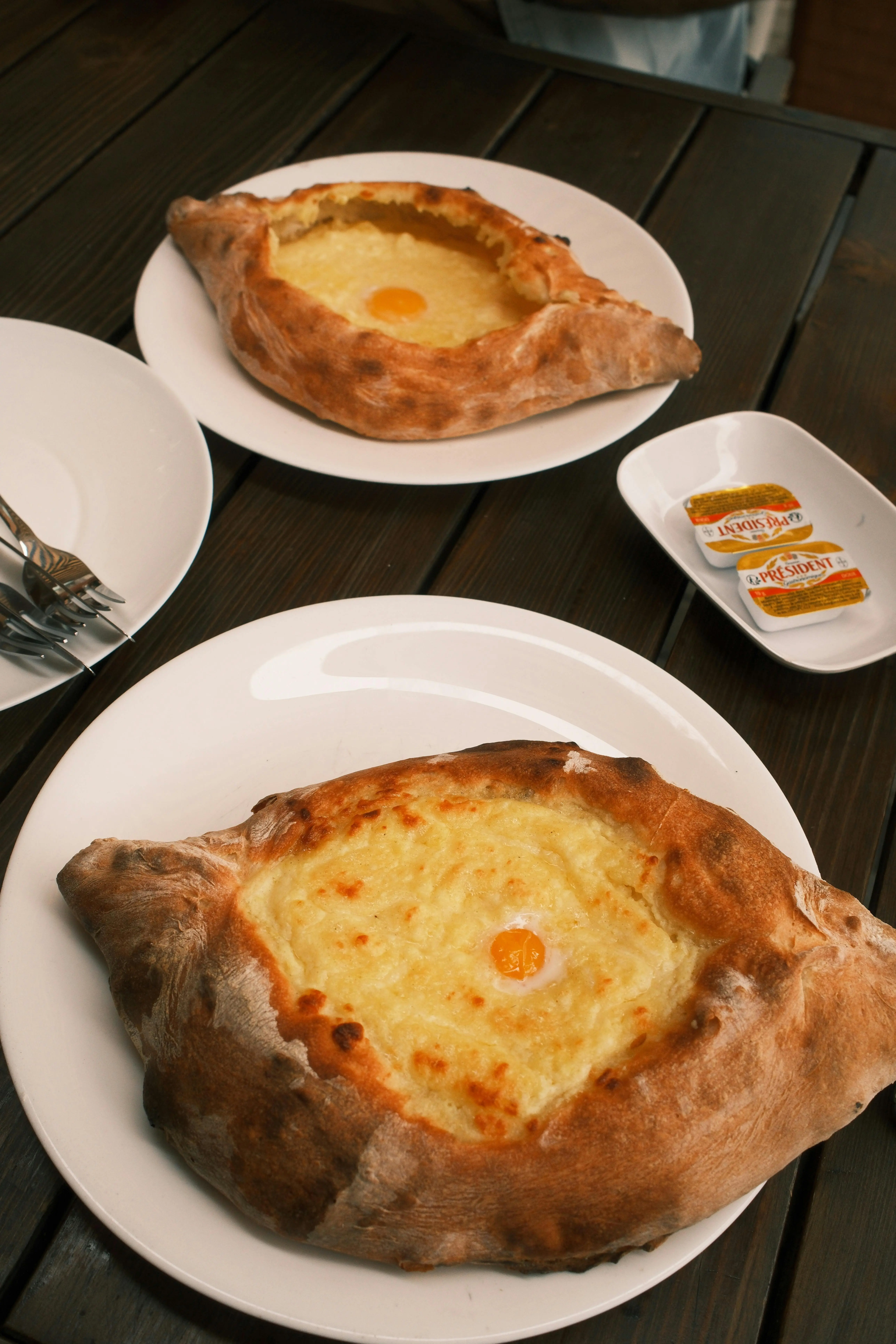 Lebih dari Sekadar Keju dan Roti: Kisah Khachapuri sebagai Simbol Budaya dan Identitas Georgia
