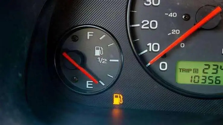 Banyak Pengendara Tidak Sadar, Ini Kebiasaan Sehari-Hari yang Bikin Mobil Boros BBM