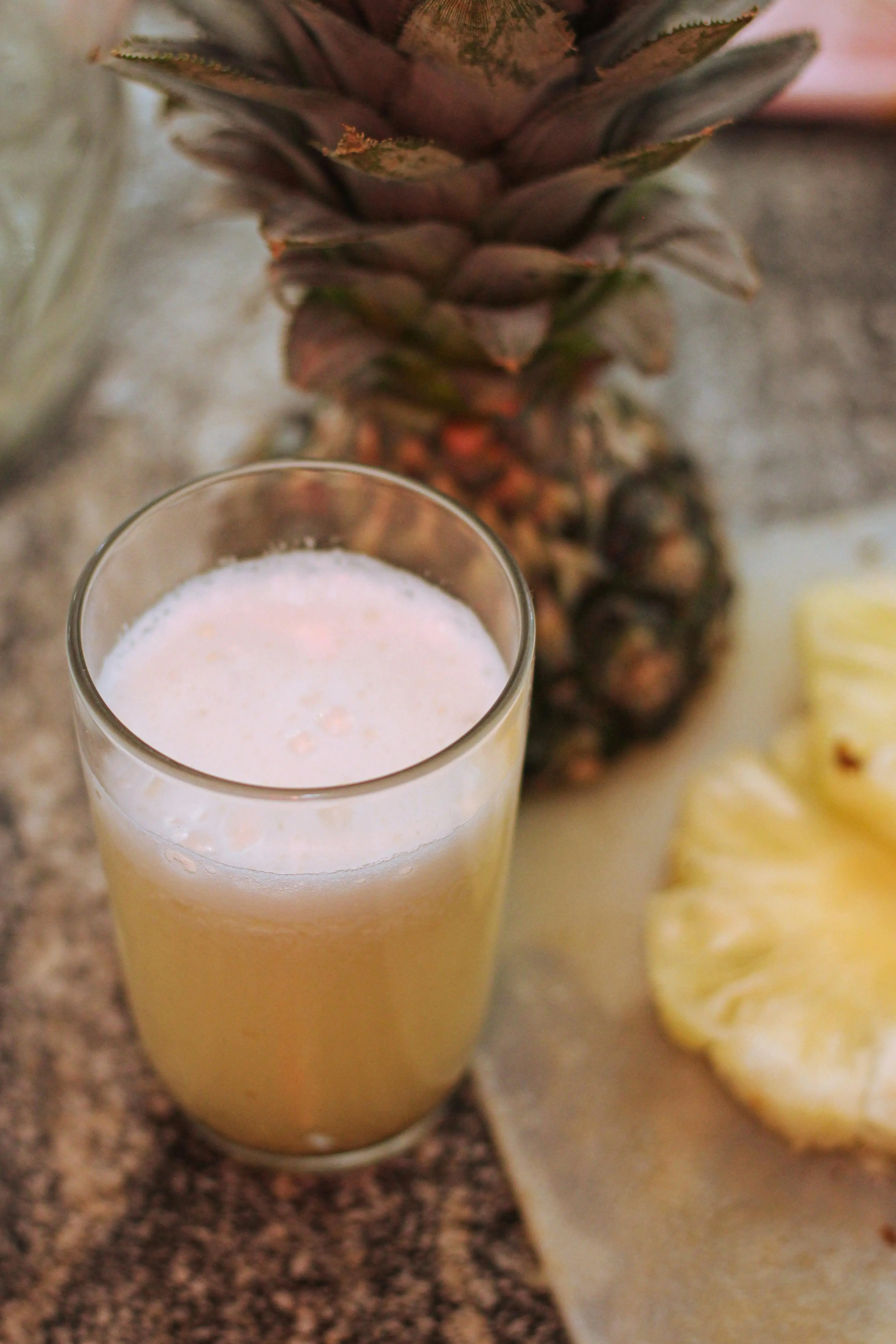 Racikan Jus Nanas Super Efektif Redakan Batuk: Menggali Kekuatan Bromelain, Madu, dan Jahe Alami