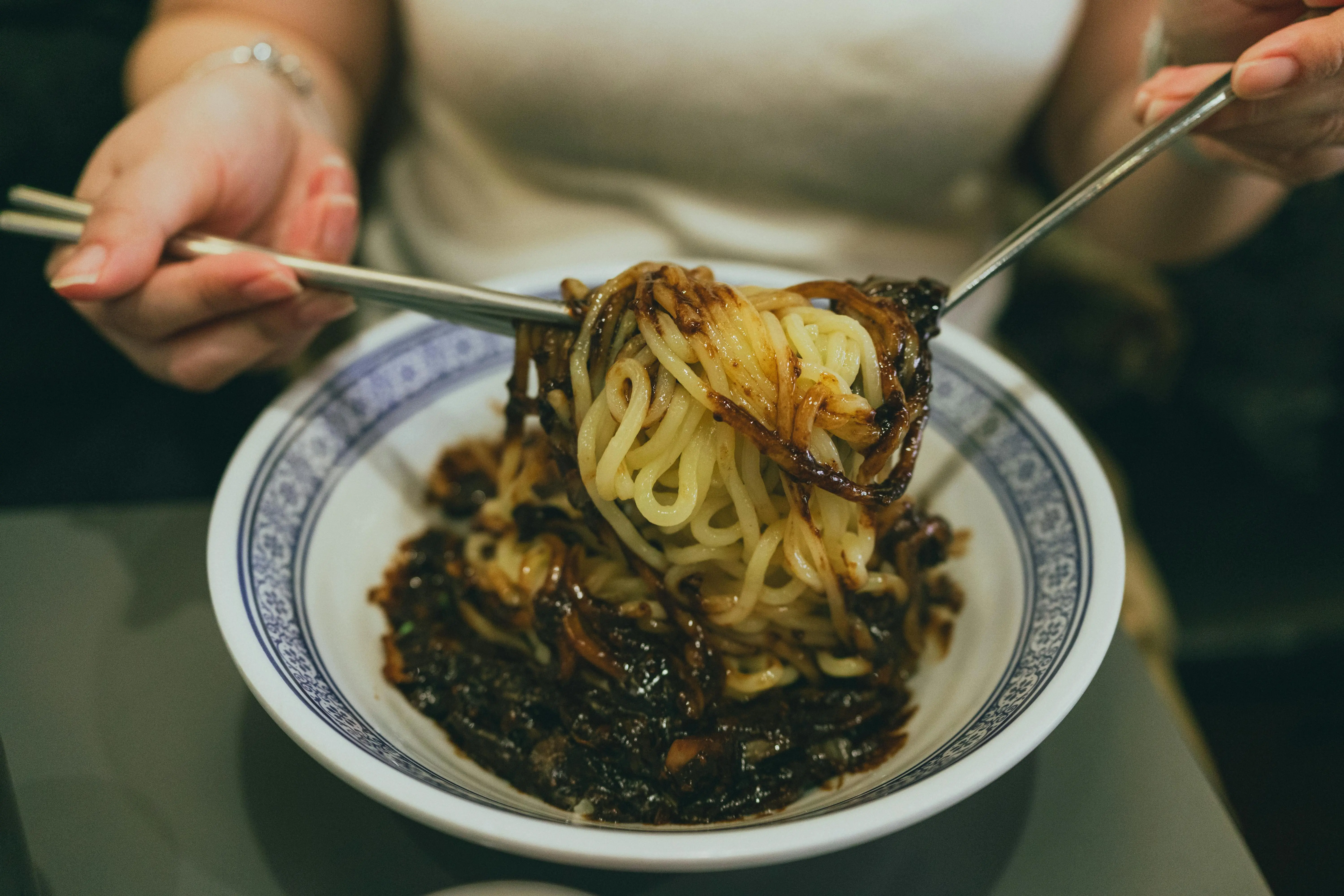 Jjajangmyeon: Menelusuri Jejak Sejarah dan Rasa Mie Korea Saus Hitam yang Menggugah Selera
