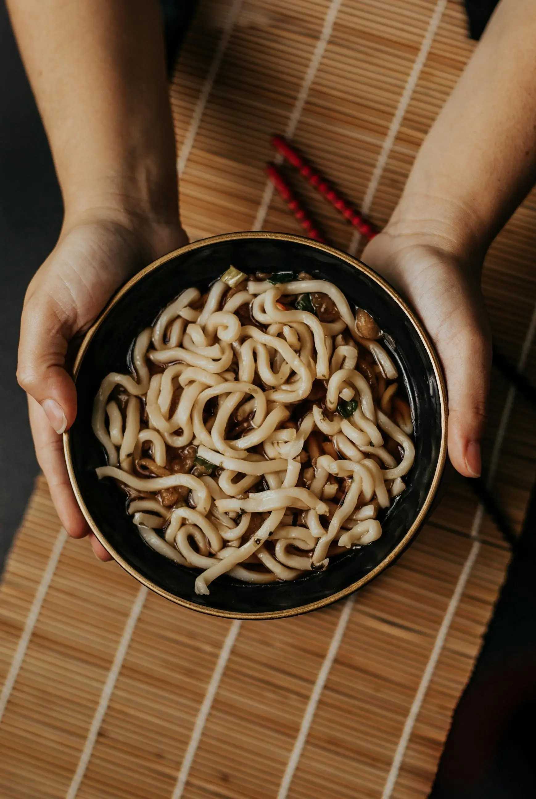 Filosofi Sederhana Udon Jepang: Mengapa Hanya Tepung dan Air Menciptakan Tekstur Paling Kenyal?