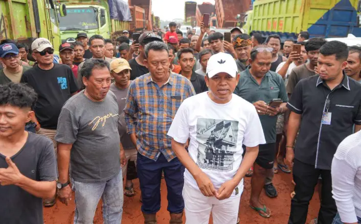 Larang Truk ODOL Beroperasi! KDM: Mulai tanggal 2 Januari 2026 harus ganti, bukan truk besar