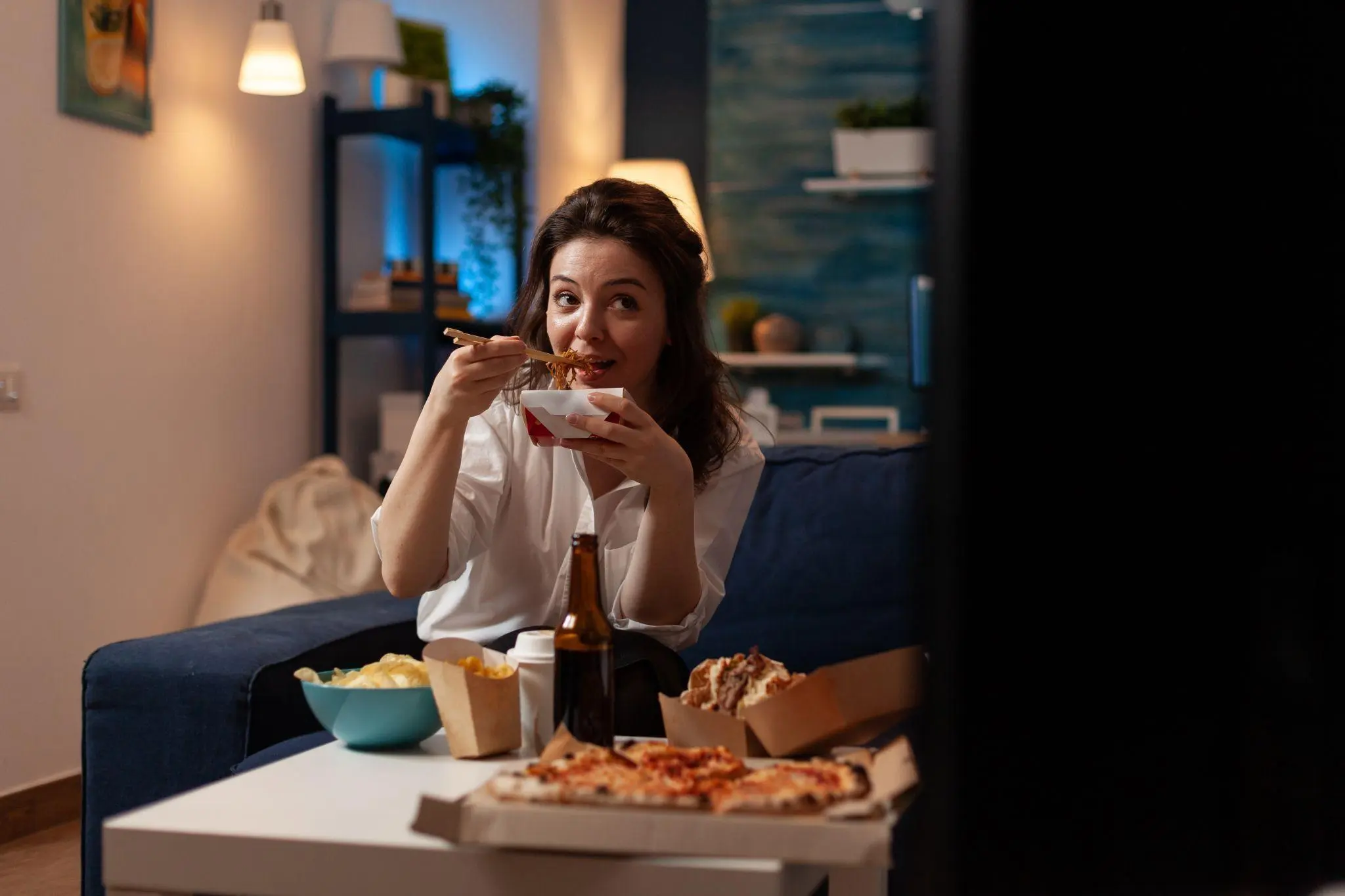Waspada! Kebiasaan Makan Malam Sebelum Tidur Bisa Picu Masalah Kesehatan