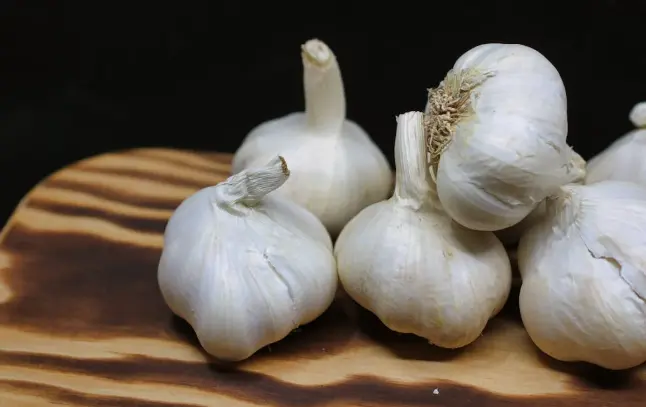 Jangan Sampai Bertunas! Inilah Trik Rahasia Menyimpan Bawang Putih dan Bawang Bombai Agar Segar Berbulan-bulan