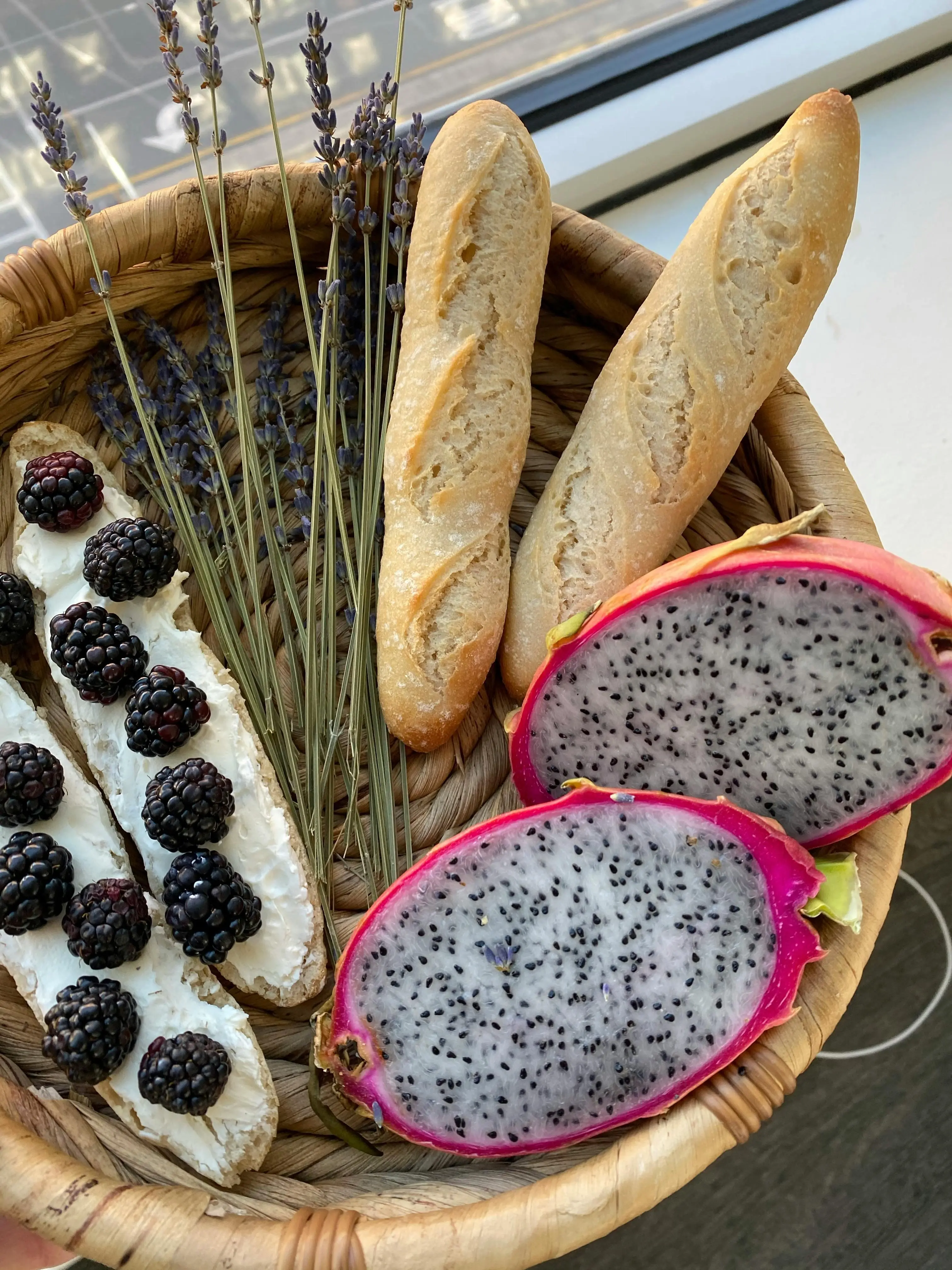 Rahasia Warna Cerah dan Nutrisi Tinggi: Mengubah Buah Naga Menjadi Produk Bakery Unggulan