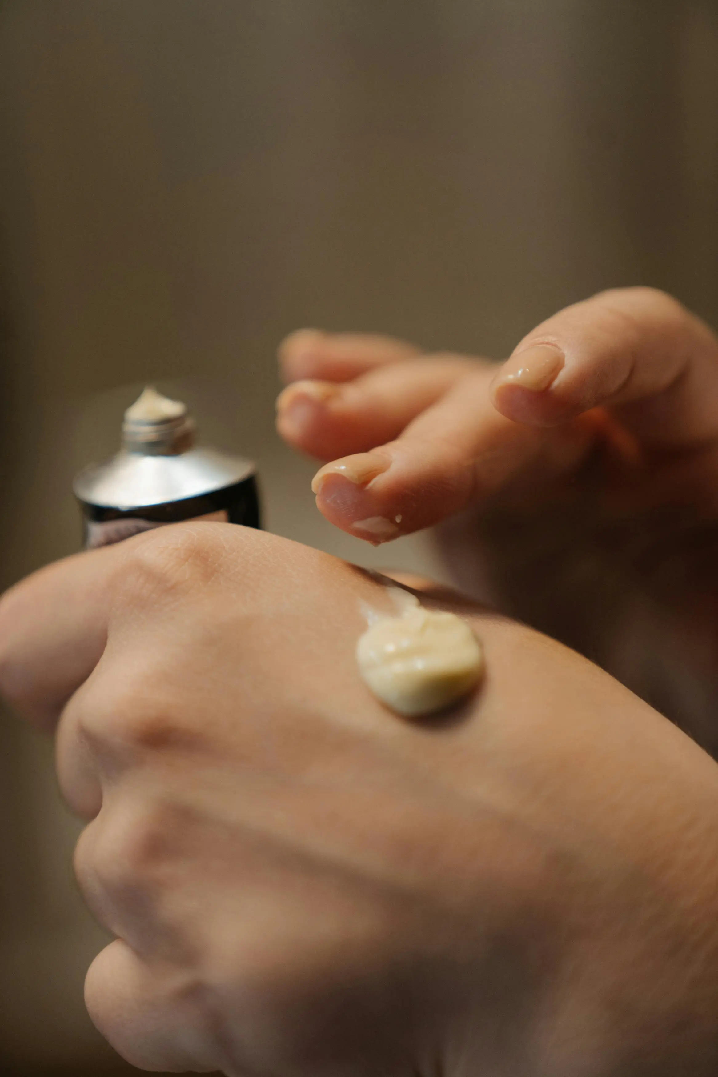 Stop Beli! Bahaya Mengerikan Kosmetik Palsu Terhadap Kesehatan Kulit Jangka Panjang