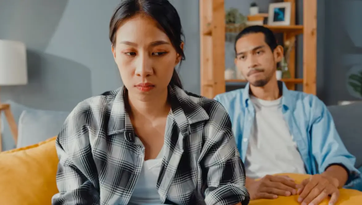 Pasangan Terlihat Tenang tapi Sulit Terbuka? Ini Ciri-Ciri Avoidant Attachment dalam Hubungan