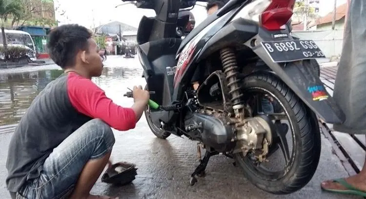 Motor Terendam Banjir? Begini Cara Merawat dan Mencegah Kerusakan Agar Tetap Aman Digunakan