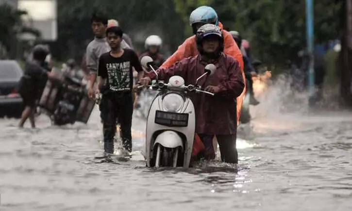 Motor Mogok Terkena Banjir? Begini Cara Aman Mengatasinya