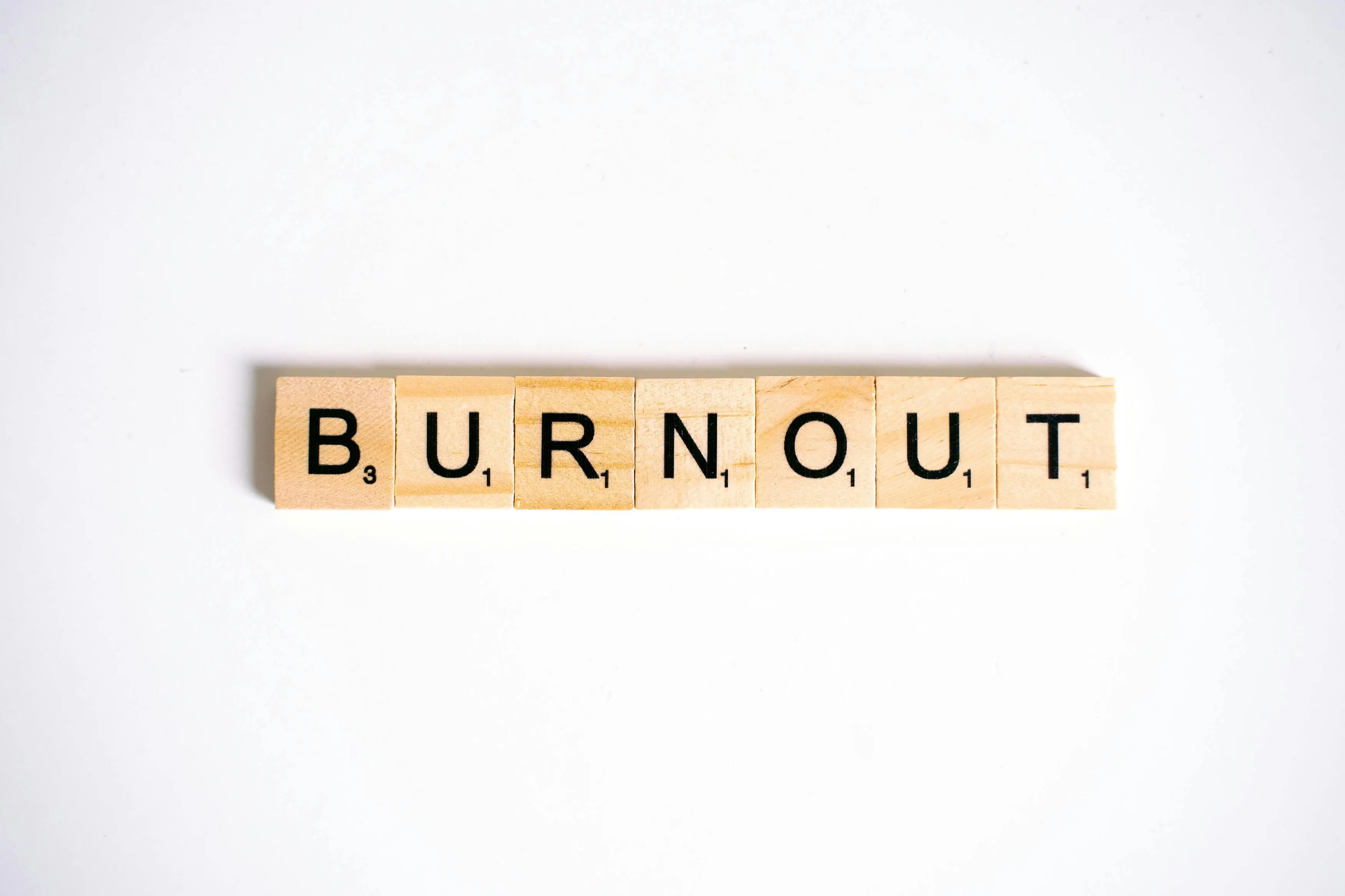 Dibalik Gemerlap Panggung: Menyoroti Fenomena Burnout di Kalangan Idol Muda K Pop.