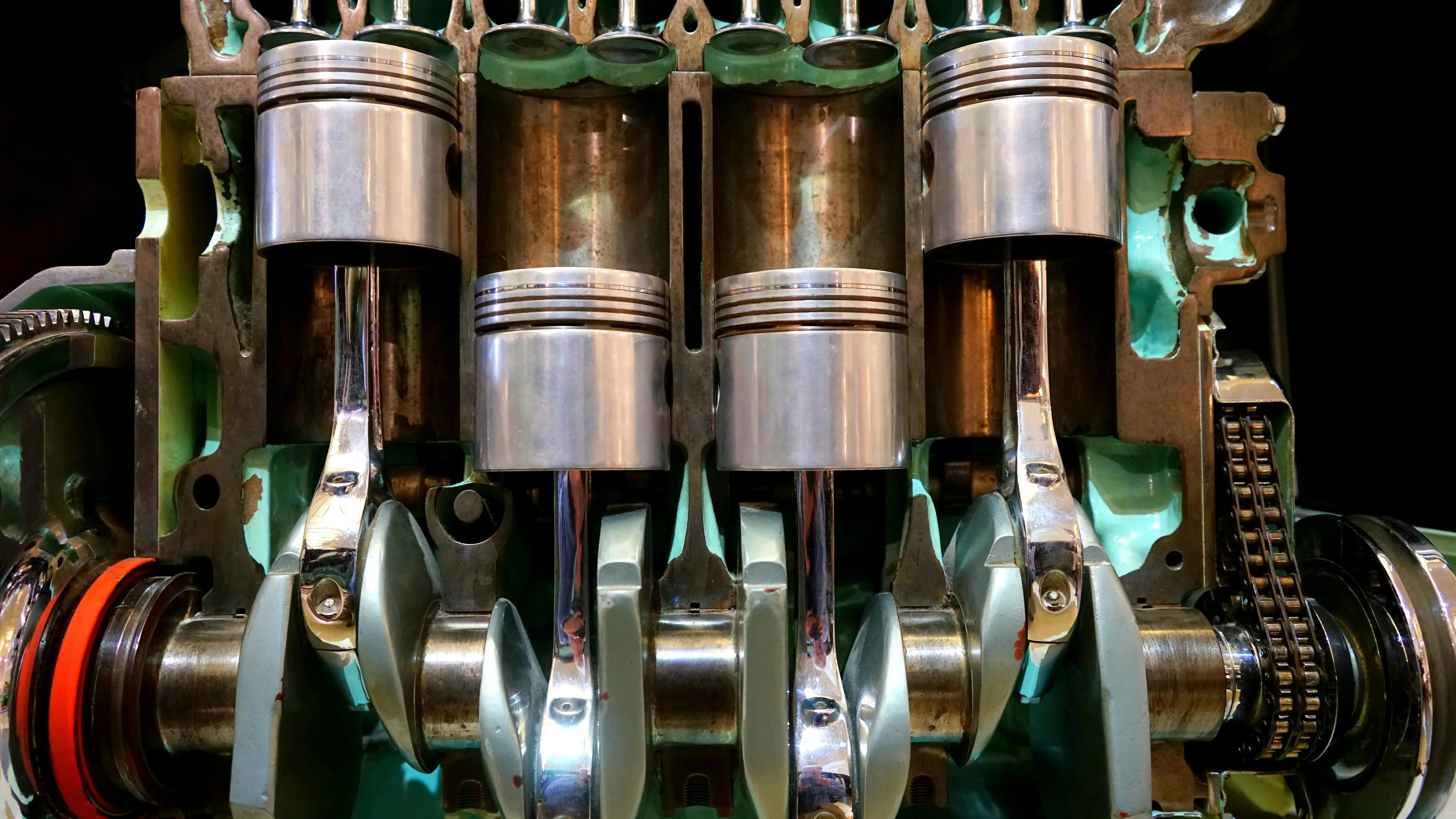 Peranan Oli dalam Menjaga Keutuhan Sistem Katup dan Piston Motor