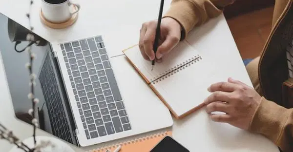 Suka Menulis Cerita atau Artikel? Ini Jurusan Kuliah yang Harus Kamu Pertimbangkan