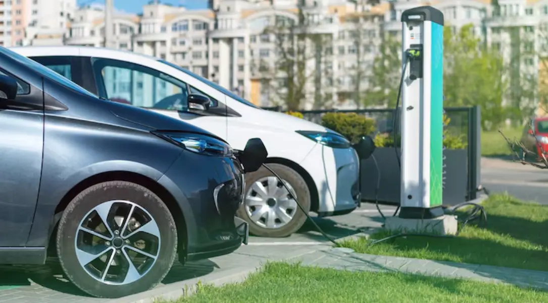 Perbedaan Mobil Hybrid dan Mobil Listrik: Pilih yang Mana untuk Kebutuhanmu?
