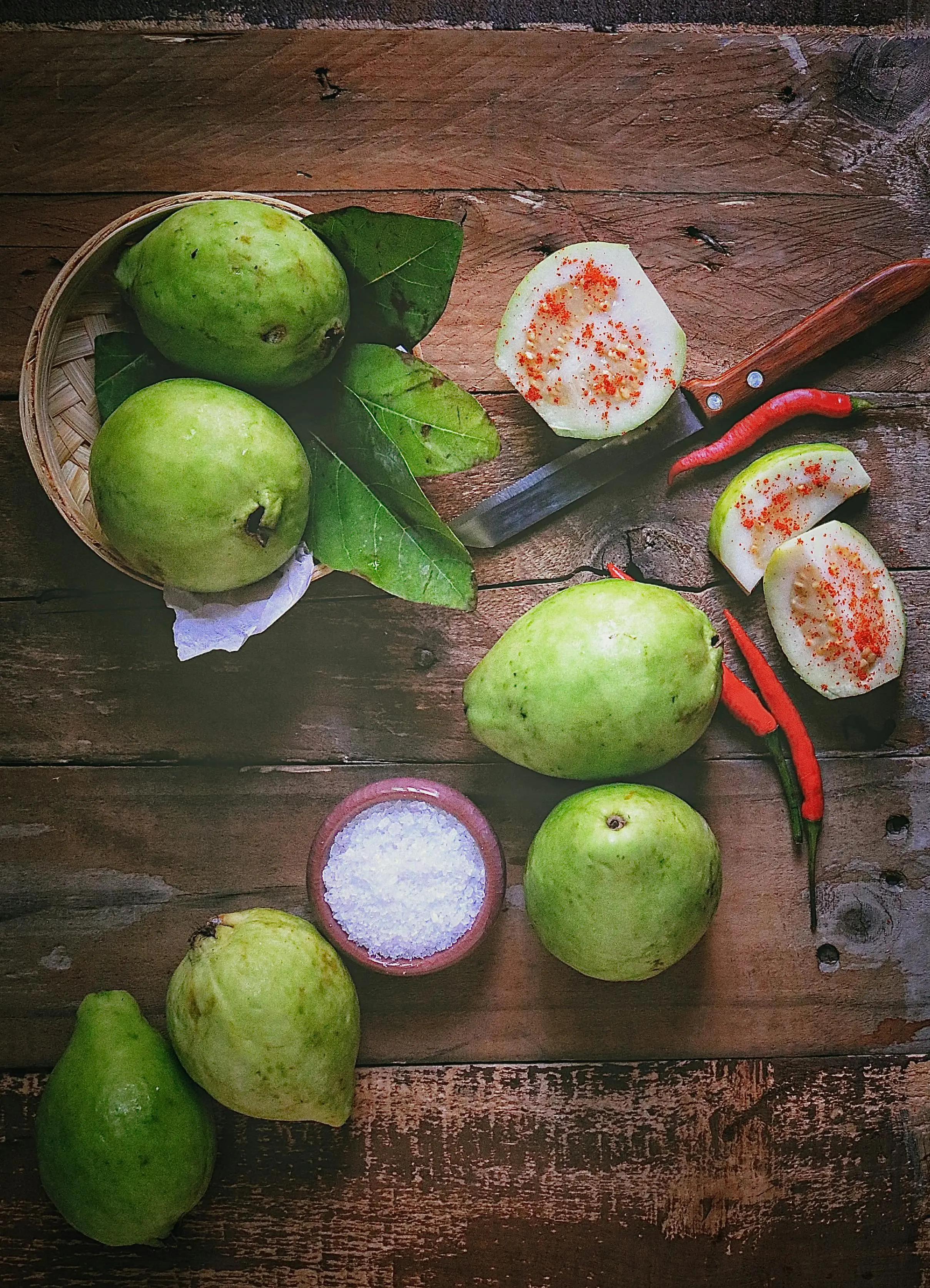 Jambu sebagai Superfood Pencegah Penyakit Kronis: Analisis Senyawa Bioaktif dari Studi Ilmiah