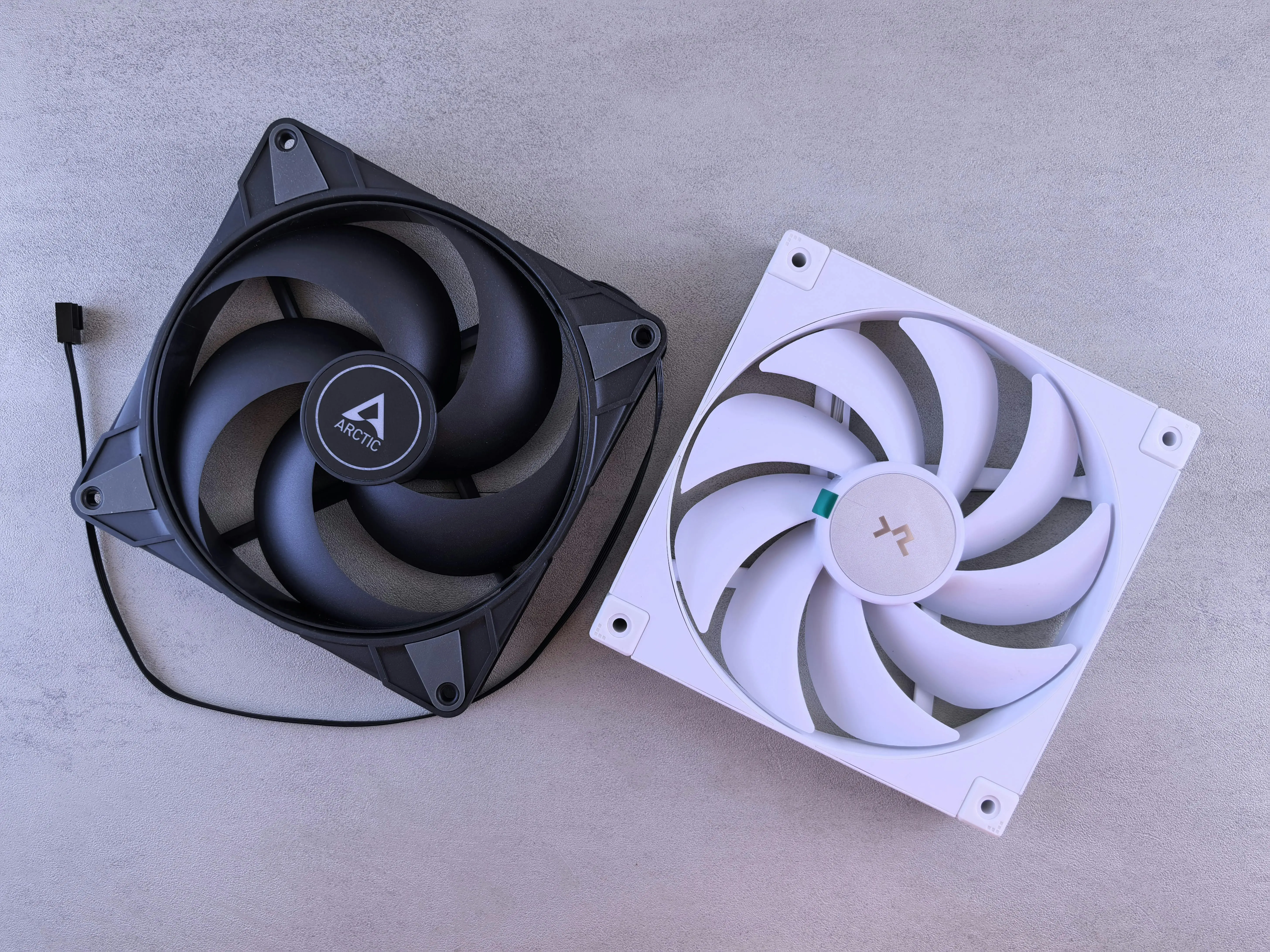 Panduan Memilih Kipas PC: Pahami Perbedaan Kunci Static Pressure dan Airflow