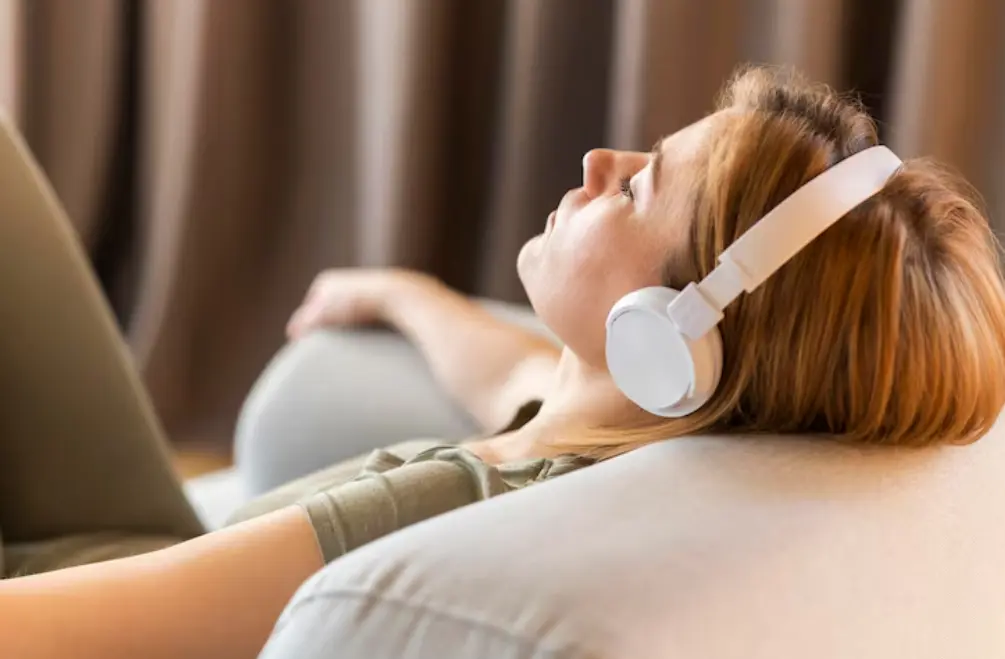 Apakah Tidur Sambil Mendengarkan Musik Baik untuk Kesehatan? Ini Penjelasannya