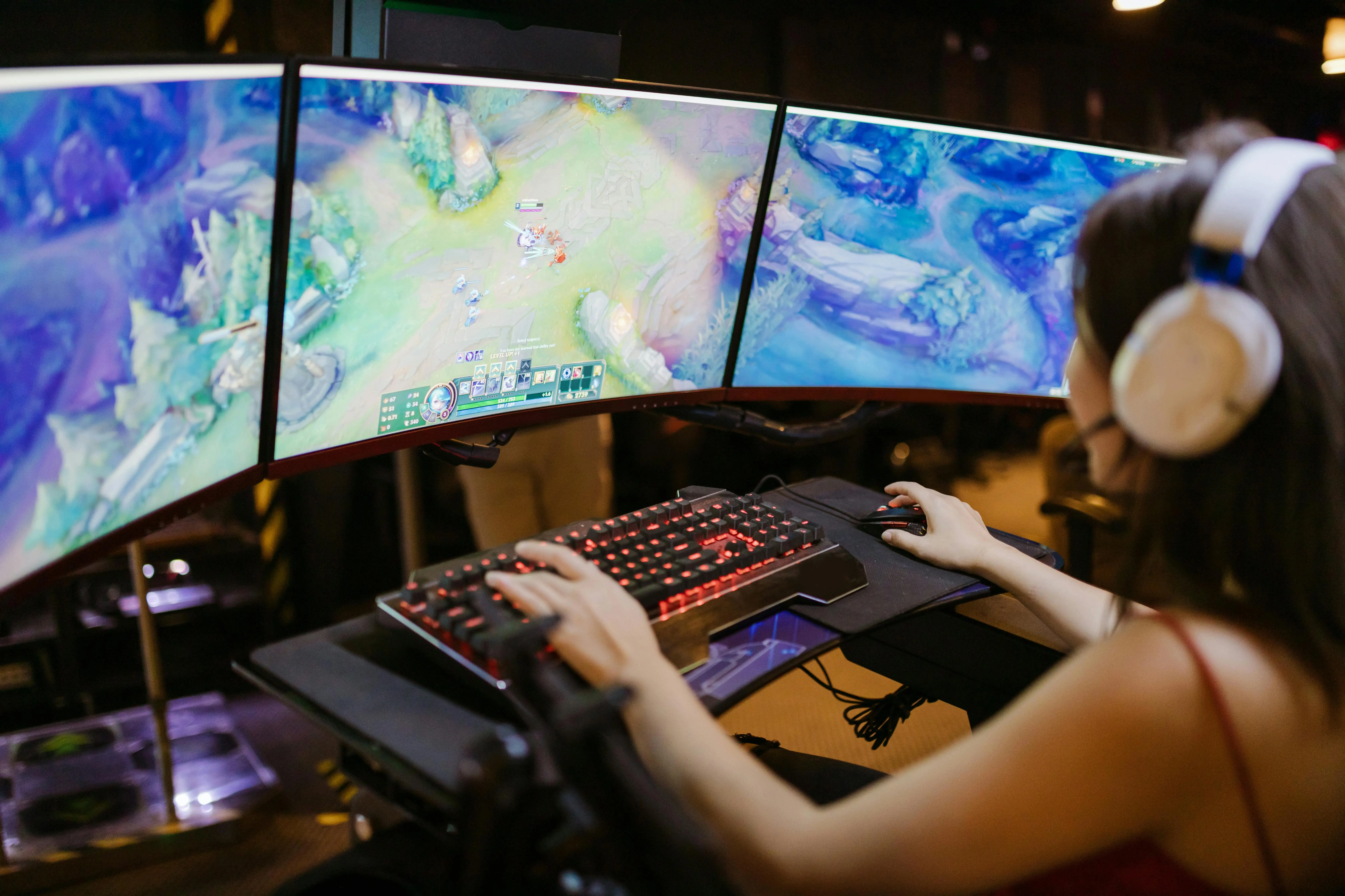 Keseimbangan Sempurna: Panduan Memilih Monitor Gaming dan Kerja Profesional