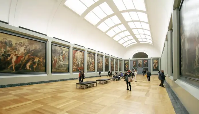 5 Rekomendasi Lokasi Wisata Indoor yang Asik Dikunjungi Saat Musim Hujan Tiba