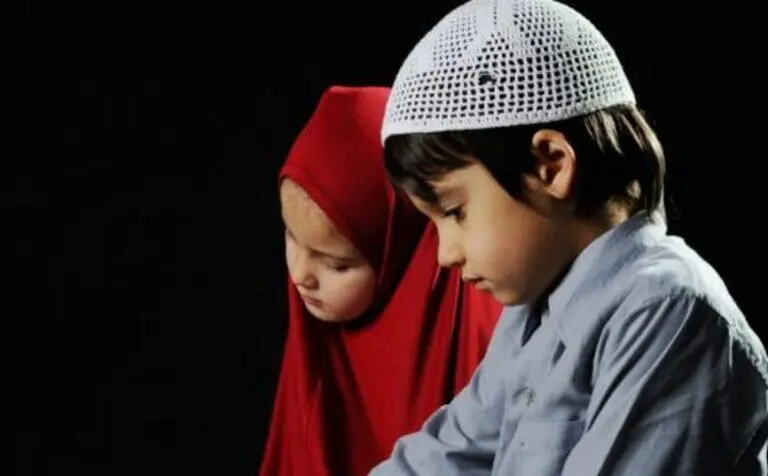 Orang Tua Harus Tau! Ini Cara Efektif Mengajarkan Anak Membaca Al-Quran di Rumah