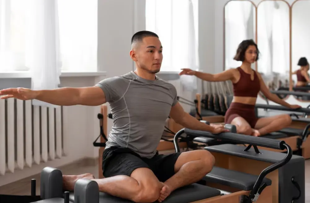 Tidak Hanya Untuk Perempuan, Pilates Juga Bermanfaat Untuk Pria, Ini Penjelasannya!