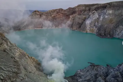7 Tempat Wisata Indonesia yang Ditemukan Secara Tidak Sengaja, Apa Saja?