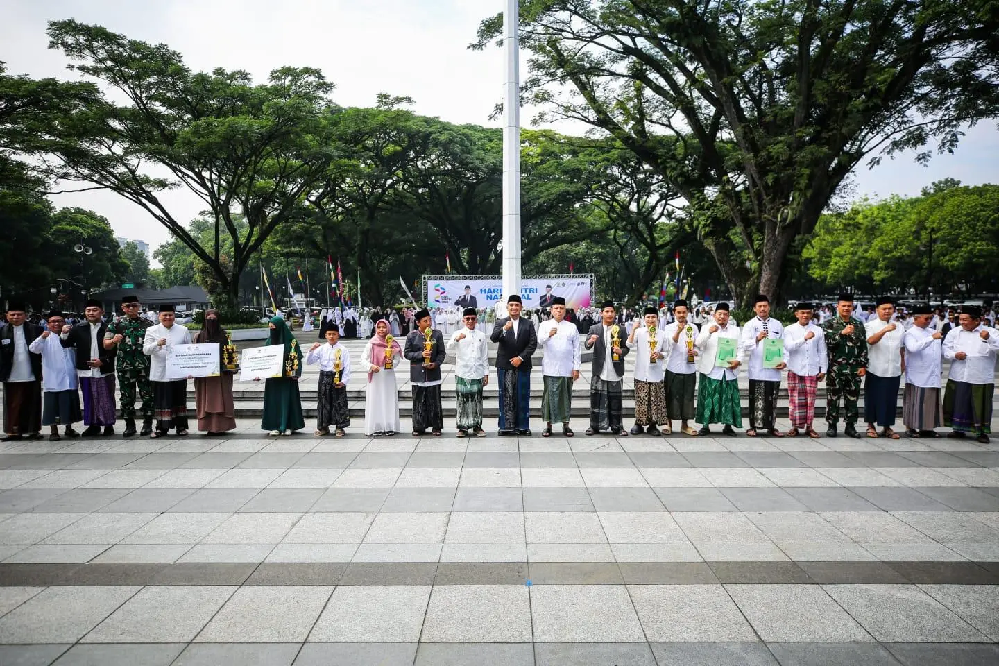 Peringati Hari Santri 2025, Wali Kota Bandung Farhan: Pemkot Komitmen Memperkuat pesantren, Baik Pendanaan, Pembinaan, hingga Peningkatan Fasilitas Dasar