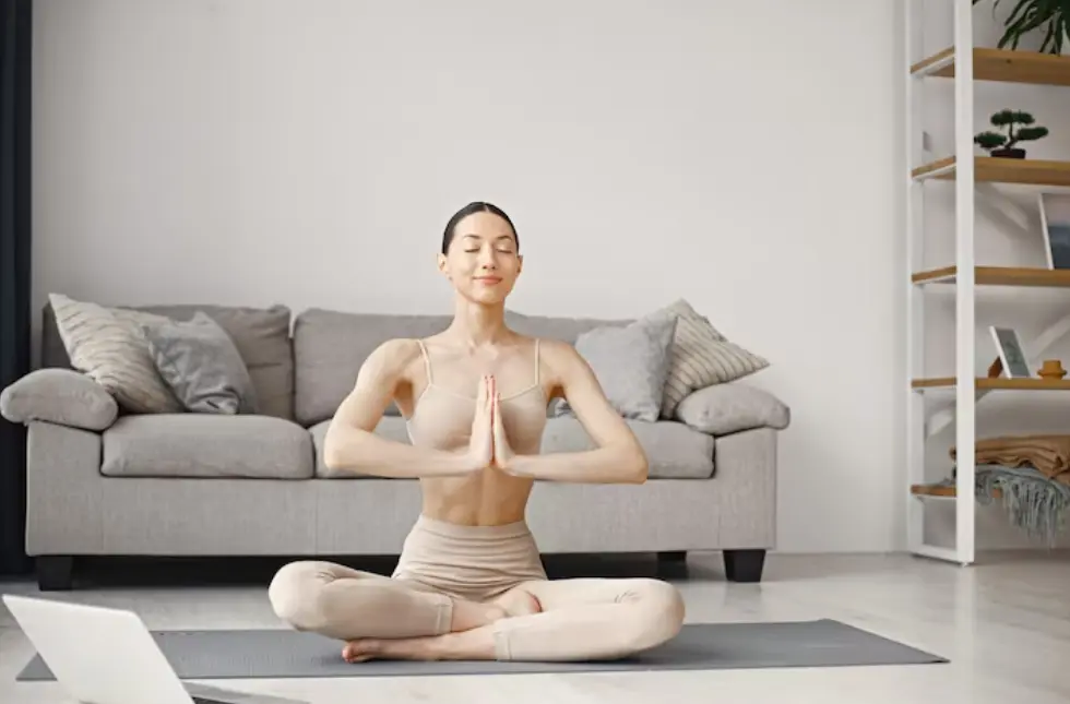 5 Gerakan Yoga Ringan untuk Redakan Insomnia dan Tidur Lebih Nyenyak