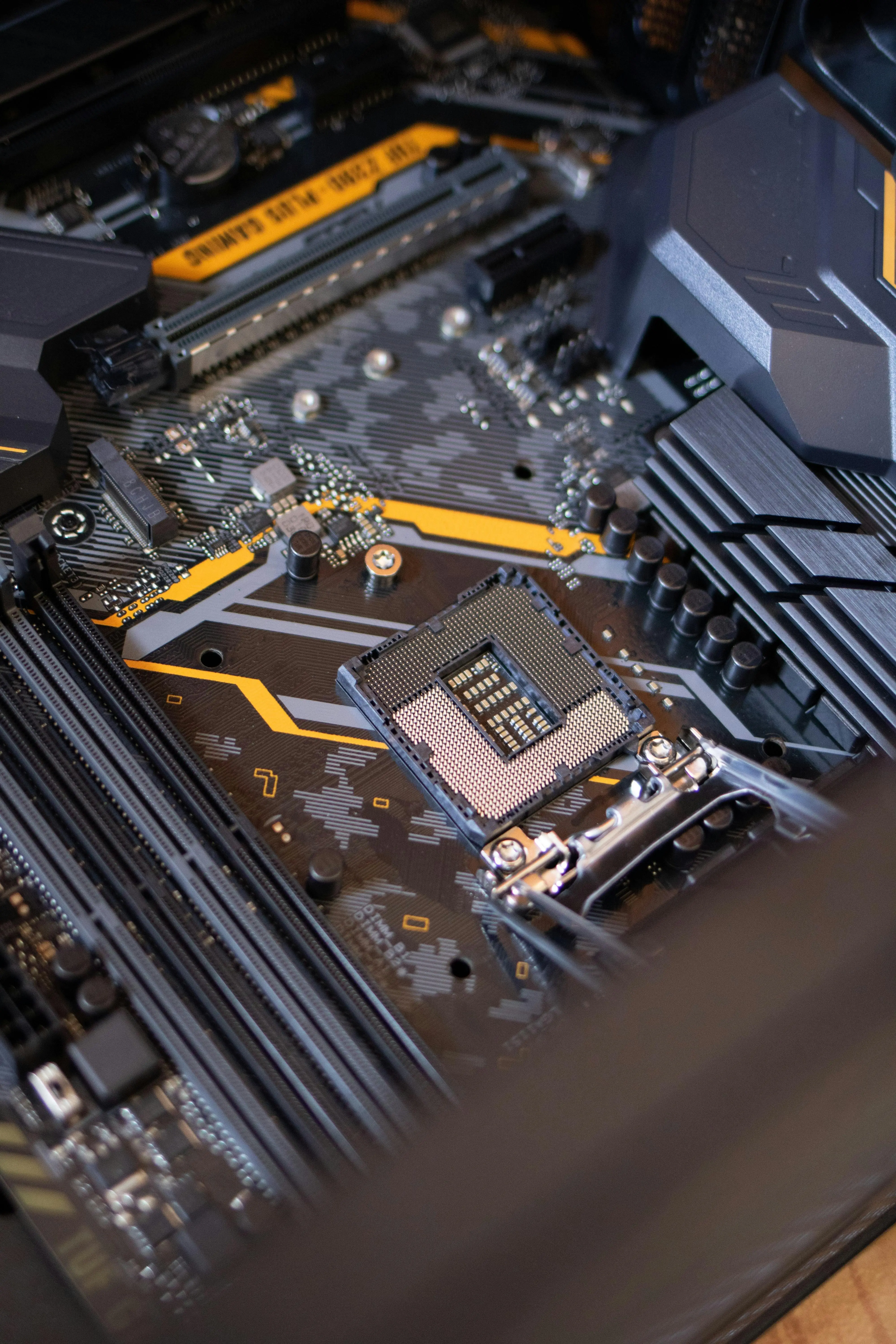 Analisis Komponen Terbaik untuk Rakit PC Gaming 2025: Anggaran Rendah, Menengah, dan High End