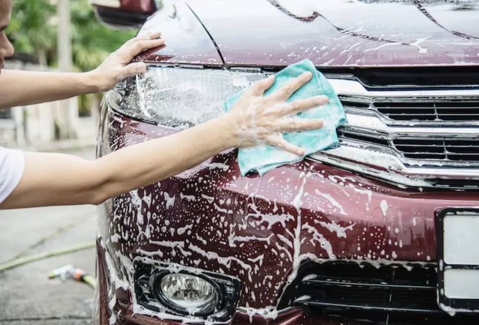 Jangan Sembarangan! Ini Tips Cuci Mobil yang Aman dan Efektif Agar Tetap Kinclong