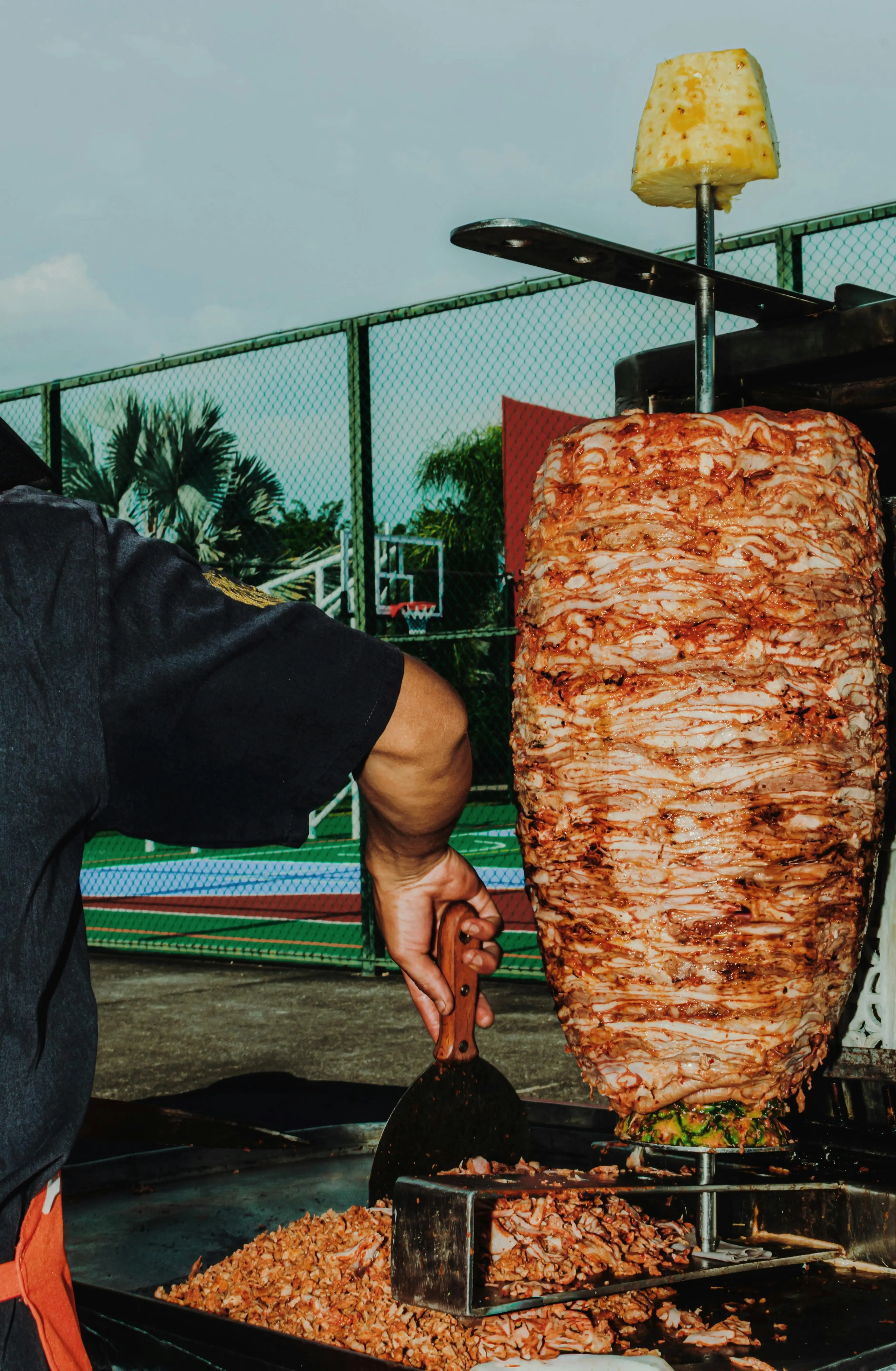 Bukan Sekadar Camilan Malam: Membongkar Komposisi Nutrisi Kebab Siap Saji dan Dampaknya pada Diet Harian