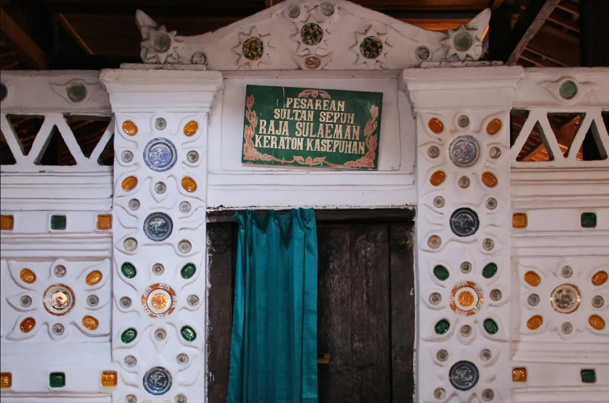 Wisata Religi Cirebon: Menyusuri Sejarah Islam di Tanah Wali Jawa Barat