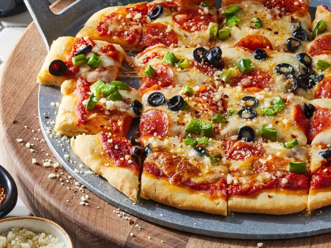 Tanpa Oven Tanpa Mixer! Ini Cara Bikin Pizza Roti Tawar Seenak Restoran!