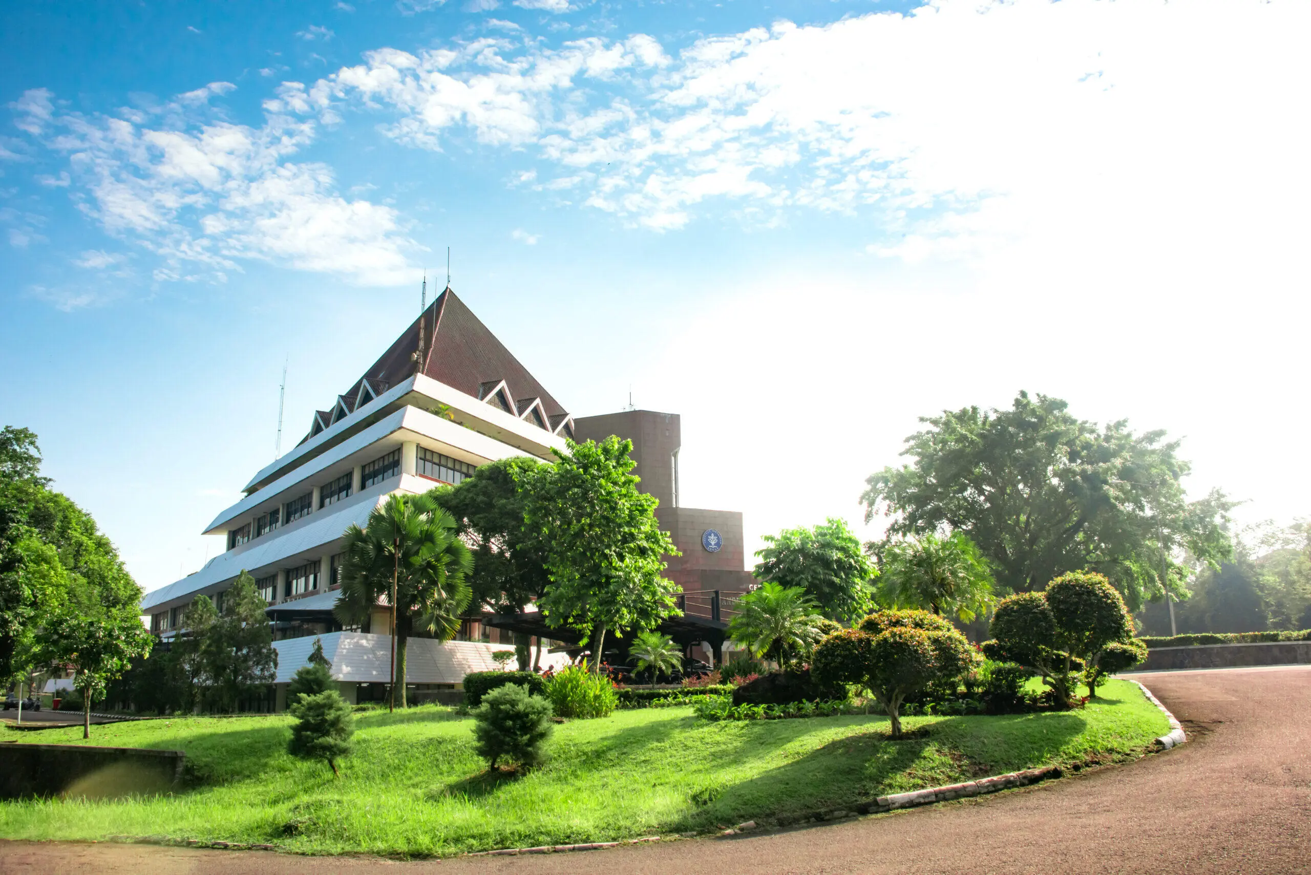 Deretan Universitas Negeri Terbaik di Jawa Barat yang Jadi Favorit Calon Mahasiswa