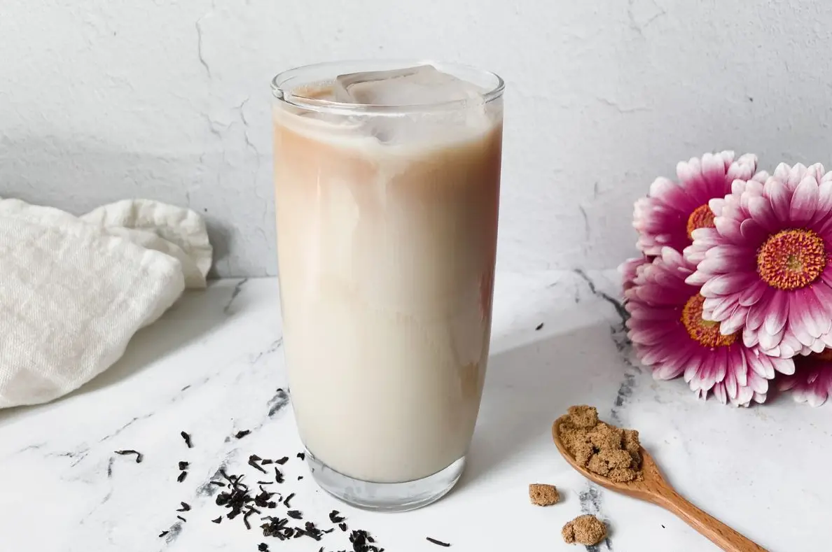 Minuman Hits Anti Gagal! Ini Cara Bikin Almond Milk Tea yang Seger Abis
