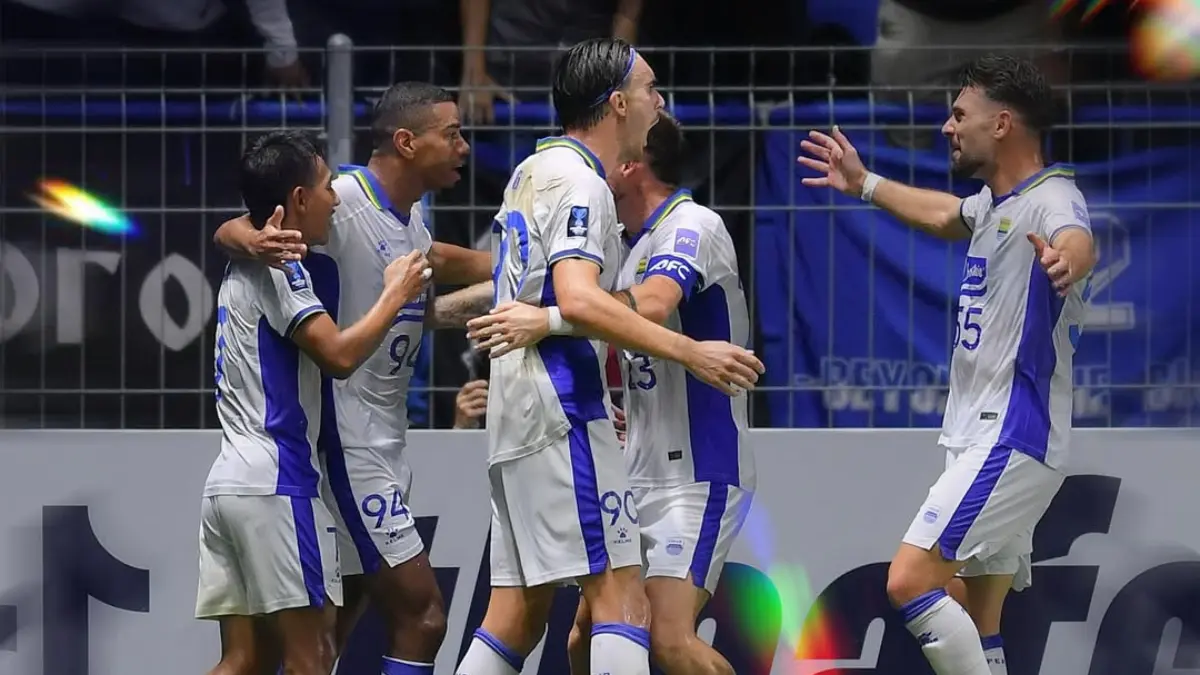 Jadi Bahan Evaluasi, Ini Respons CEO Persib Bandung Usai Dijatuhi Sanksi Oleh AFC