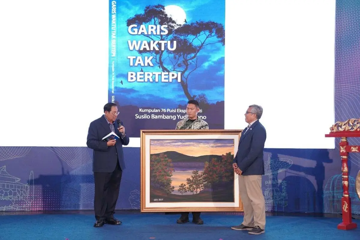 SBY Donasikan Lukisan dan Buku Puisi untuk Mendukung Pendidikan dan Seni di ITB