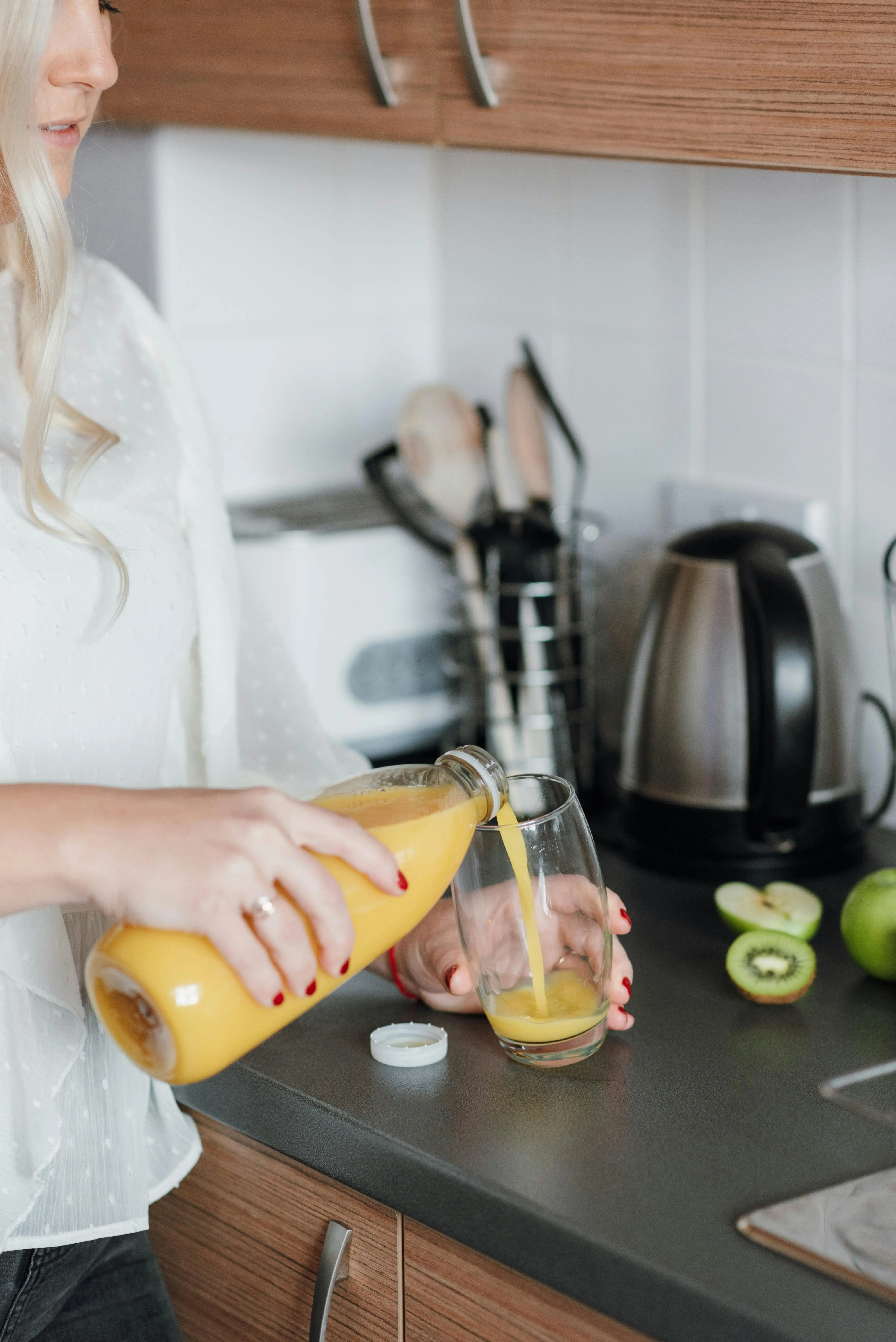 Kombinasi Sempurna Mood Booster: Mengapa Jus Kiwi Apel Layak Jadi Minuman Andalan Anda