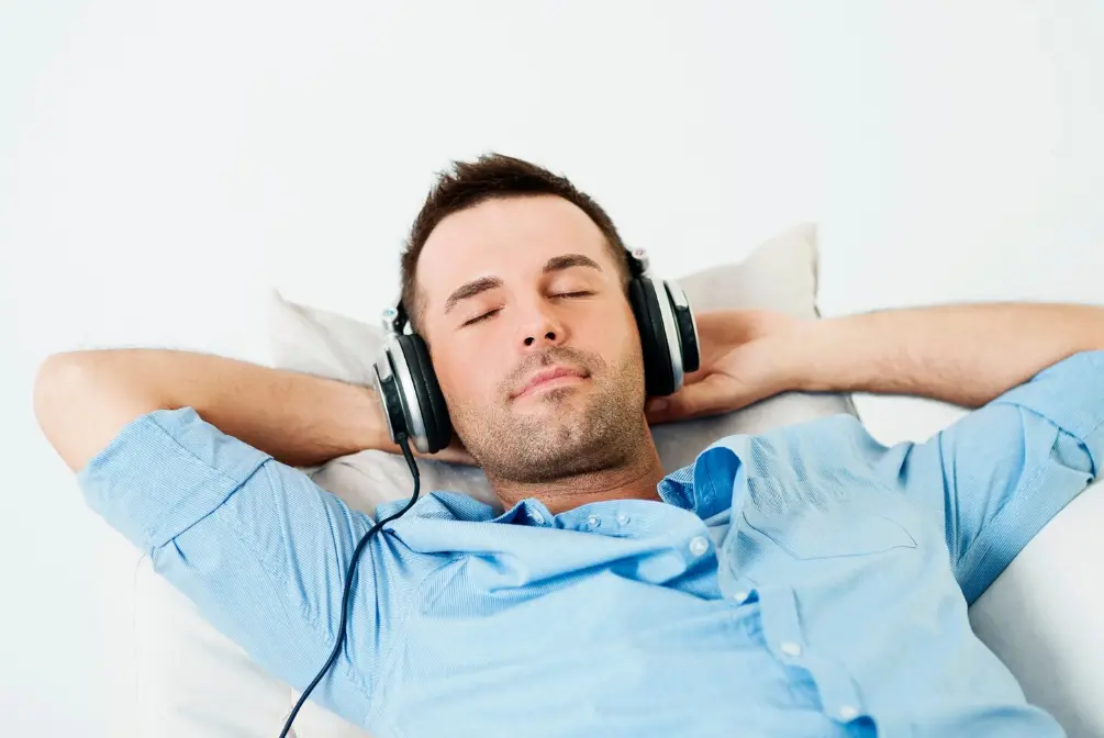 5 Manfaat Mendengarkan Musik Saat Tidur, Bisa Membantu Menenangkan Pikiran dan Meningkatkan Kesehatan Mental