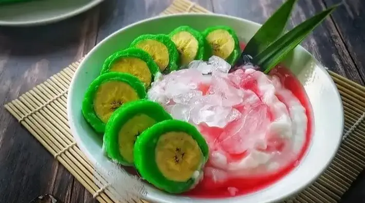 Aroma Pandan dan Pisang Raja dalam Satu Sajian, Begini Nikmatnya Es Pisang Ijo Buatan Sendiri