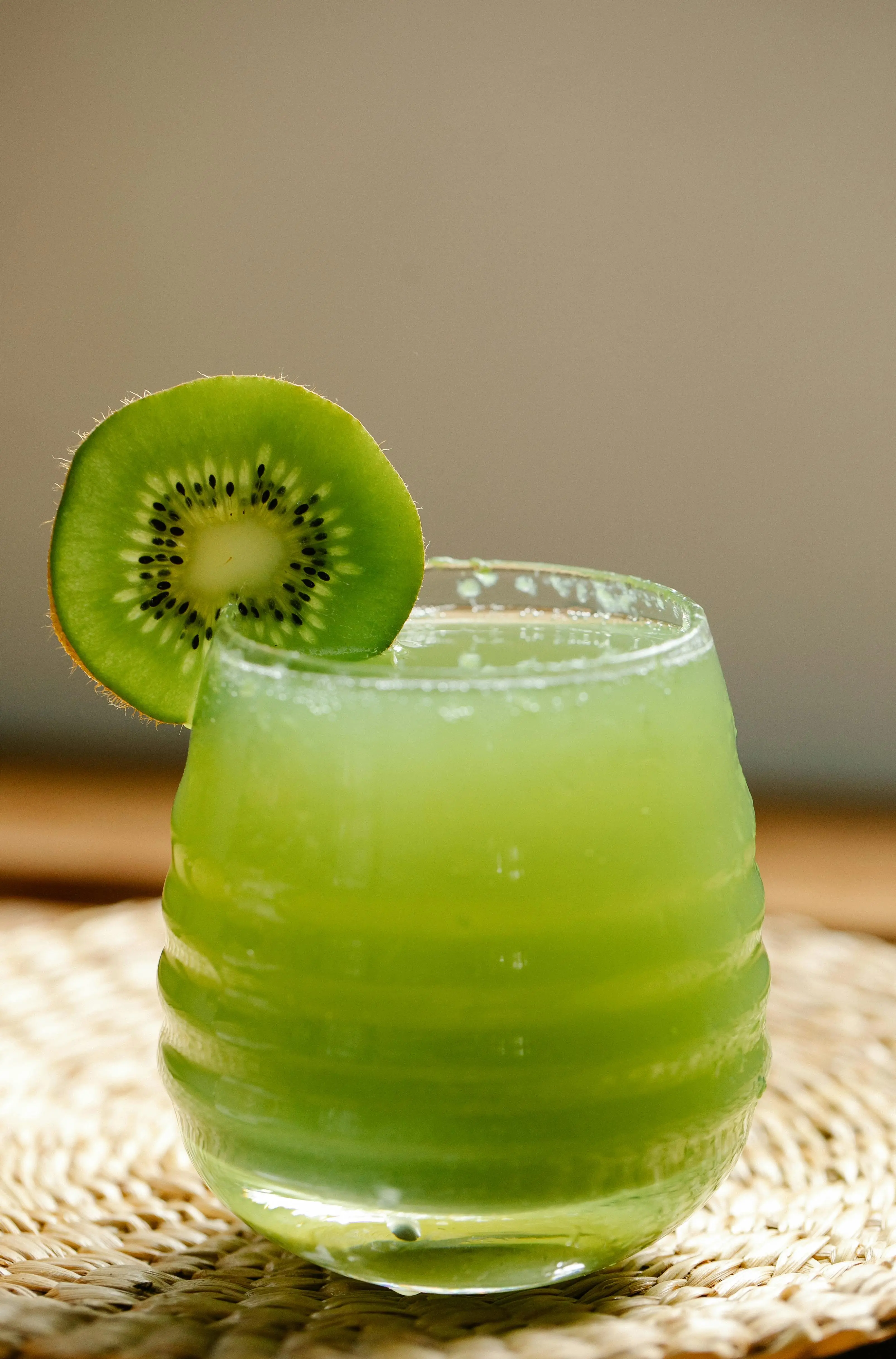 Inilah Alasannya Mengapa Smoothie Kiwi Jadi Minuman Wajib untuk Kesehatan Pencernaan dan Kulit