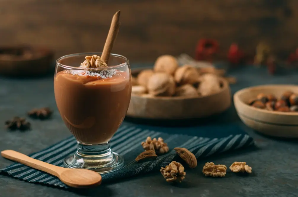 Minuman Hangat Favorit di Musim Hujan: Cokelat Panas Selai Kacang Super Lembut
