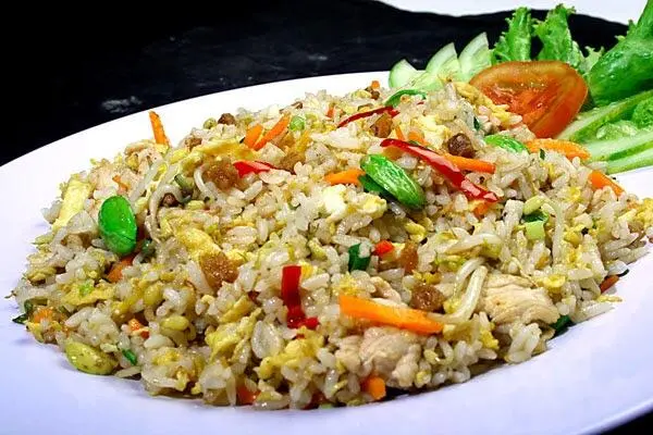 Rahasia Bikin Nasi Goreng Ikan Asin Seenak Restoran, Bahannya Sederhana!