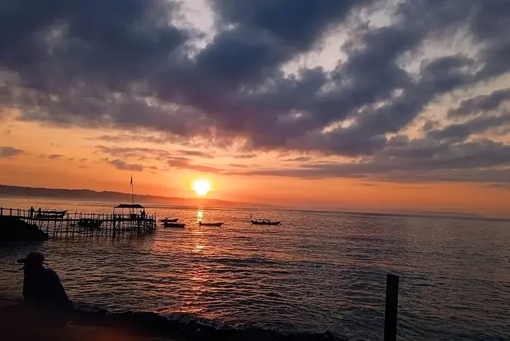 Menikmati Keindahan Sunrise di Pantai Timur Pangandaran, Destinasi Favorit Wisatawan