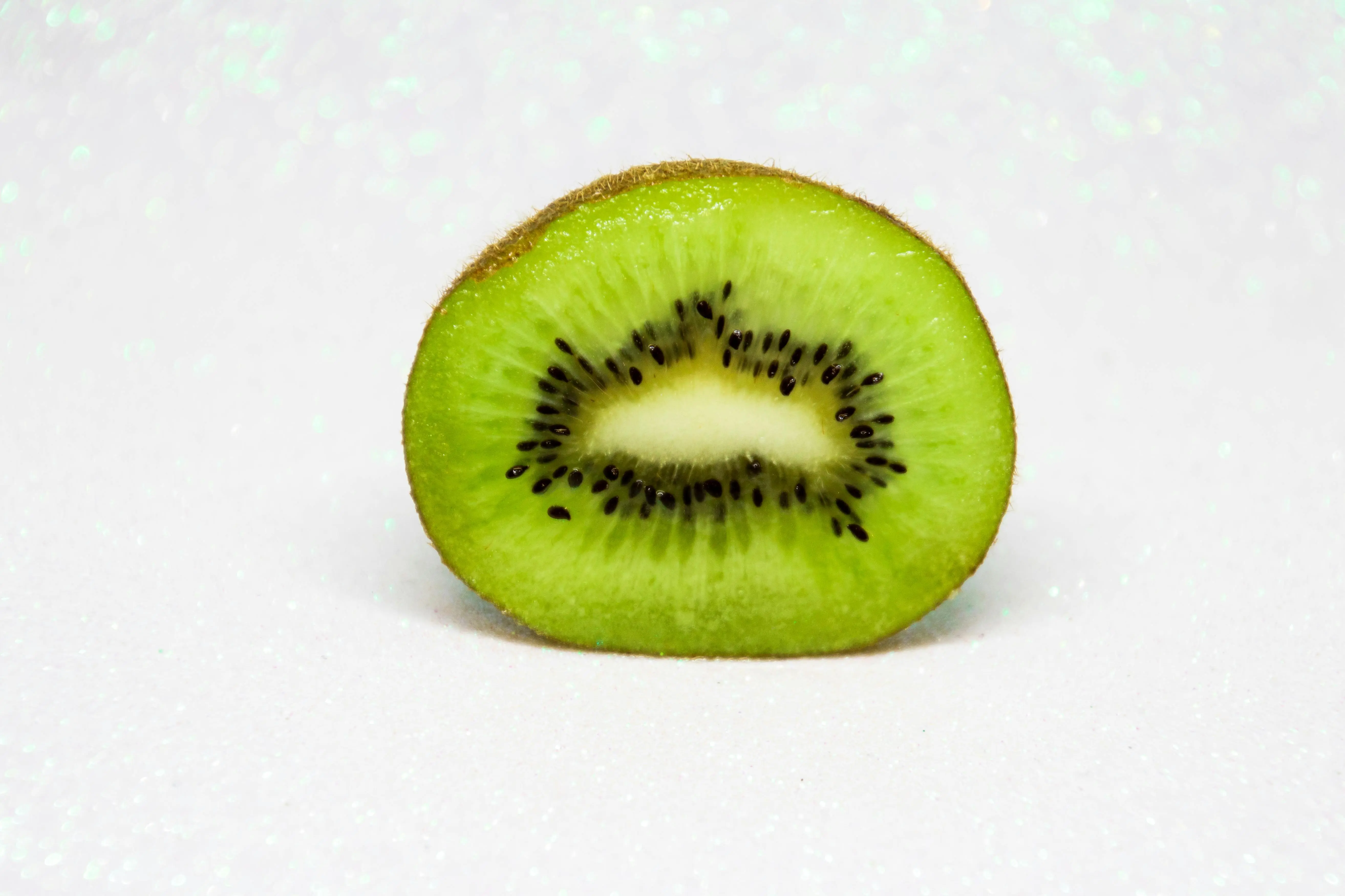 Kunci Melawan Radikal Bebas: Mengupas Tuntas Kekuatan Antioksidan Buah Kiwi