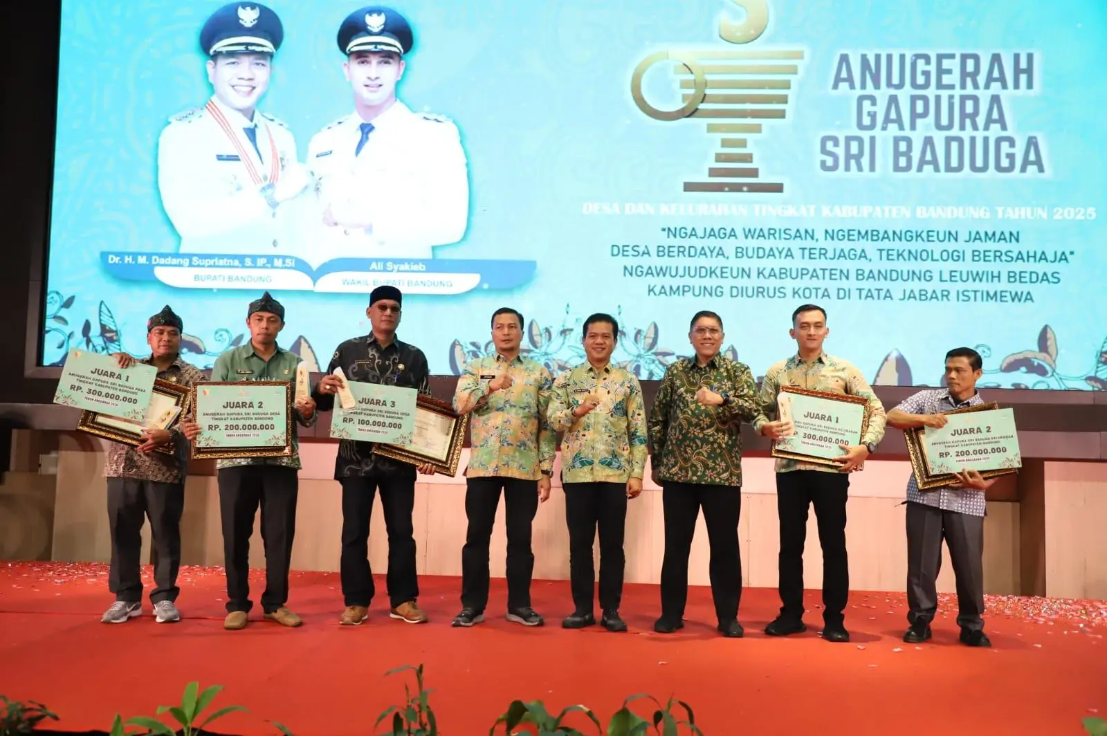 Anugerah Gapura Sri Baduga, Bupati Bandung Kang DS Dorong Desa Kelurahan Terus Berinovasi Melayani Masyarakat