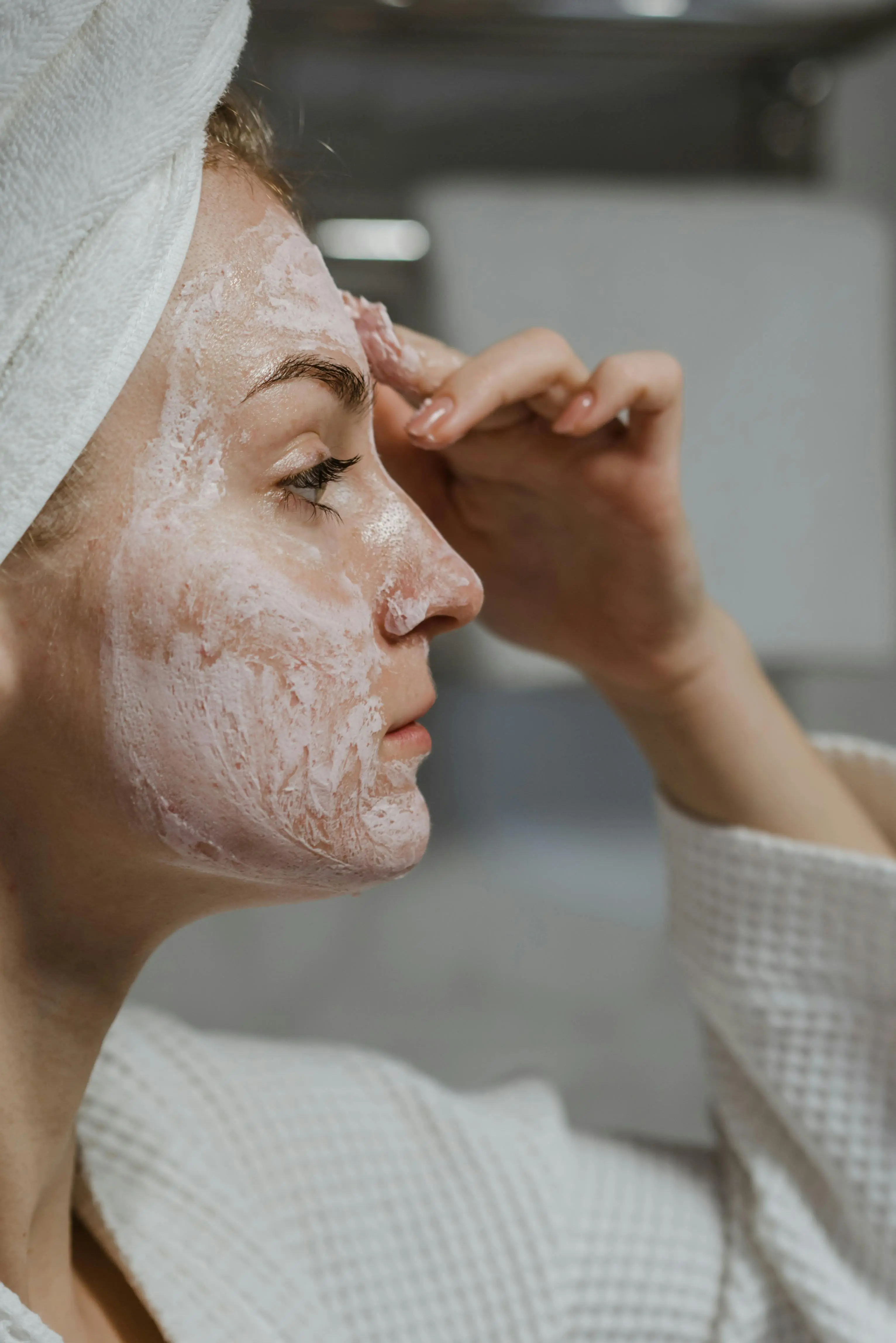 Bikin Wajah Cerah Maksimal, Inilah Panduan Mudah Membuat Masker Stroberi di Rumah