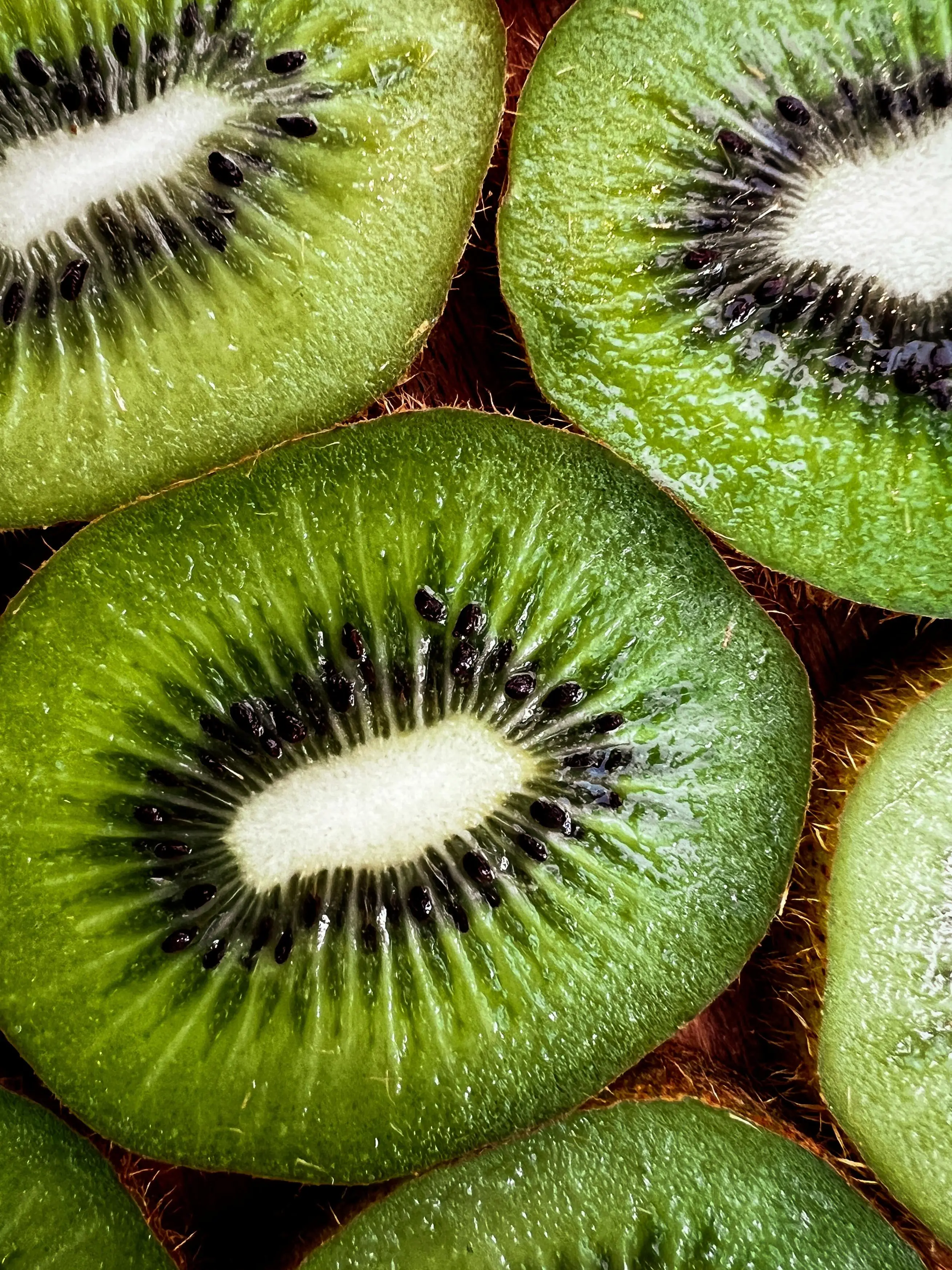 Kiwi Buah Kecil dengan Manfaat Raksasa, Inilah  Alasan Ilmiah Mengapa Disebut Superfood