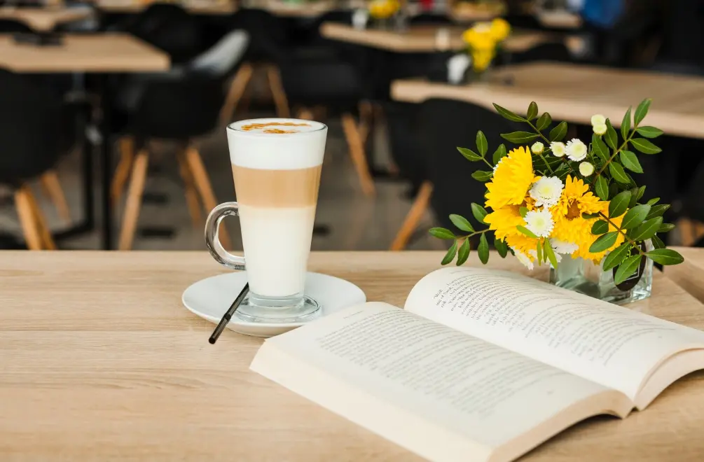 Wajib Dikunjungi! 5 Book Cafe di Bandung yang Cozy, Asik Buat Nongkrong dan Baca Buku
