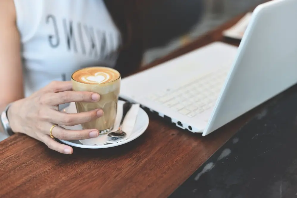 Cocok Untuk Nugas! Rekomendasi 5 Cafe Hits di Bandung Dekat Kampus Unpad, ITB, Unisba, dan Unpas